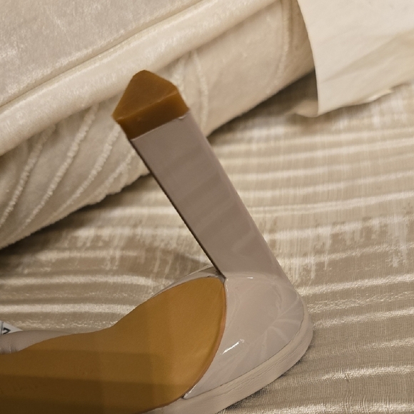 GABRIELLEUNION Tan Heeled Mules with Architectural V-Cut - Picture 6 of 11